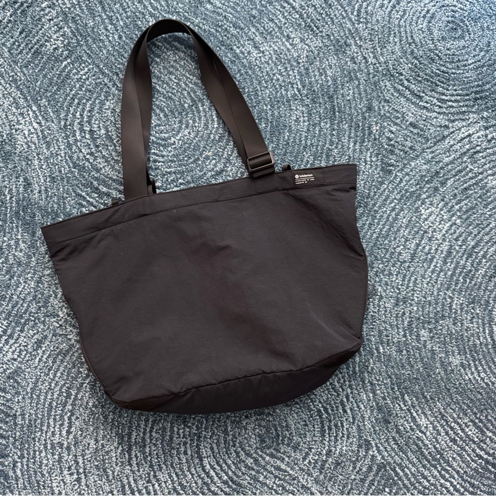 SALE: lululemon tote